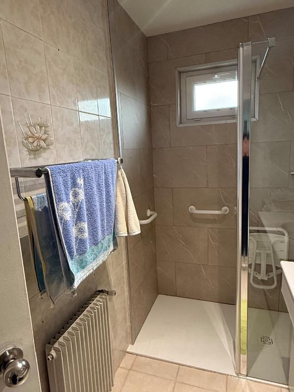 Réfection complète d’une salle de bain aux normes PMR à Franqueville-Saint-Pierre